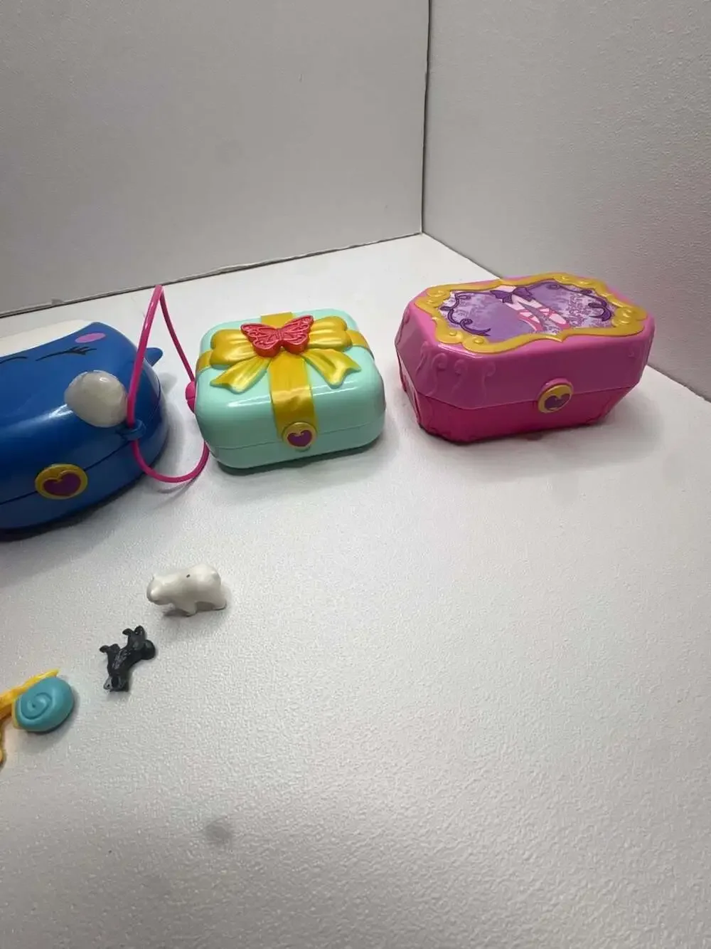 Polly Pocket Assorted Bundle (Flamingo, Narwhal, Picnic, and Theater)